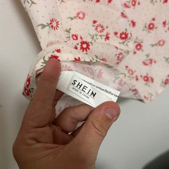 SHEIN Women’s Ivory & Red floral Square Neck Button Up Dress Size Small Mini - Picture 9 of 9